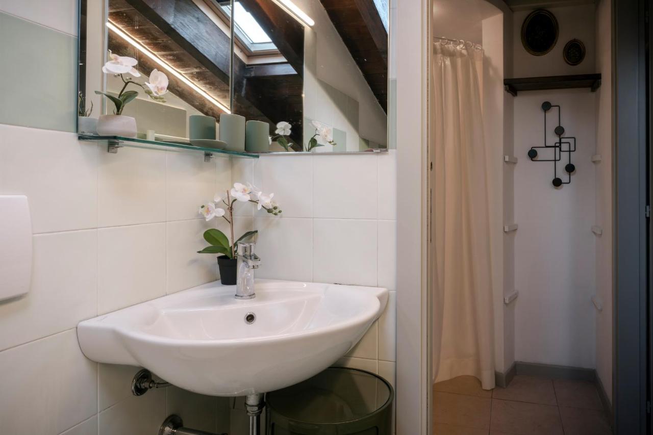 Lovely Mansard Iseo Portelle Holiday With Private Parking And Bike Storage Eksteriør bilde